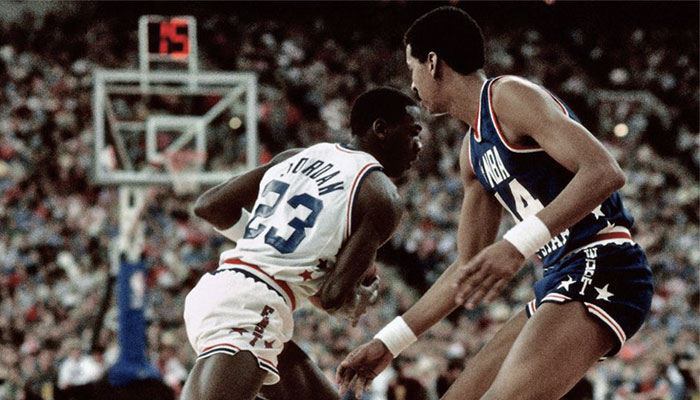 Les légendes NBA Michael Jordan et George Gervin lors du All-Star Game 1989