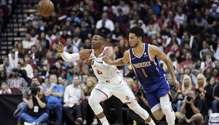 Les deux stars NBA, Russell Westbrook et Devin Booker, lors d’une rencontre opposant les Houston Rockets aux Phoenix Suns