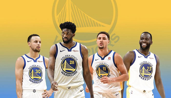 Les superstars NBA Stephen Curry, Joel Embiid, Klay Thompson et Draymond Green sous le maillot des Golden State Warriors