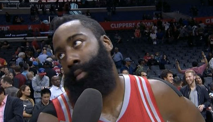 La star des Houston Rockets, James Harden, lors d’une interview d’après-match