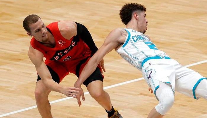 Malachi Flynn détruit LaMelo Ball en présaison NBA