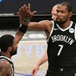 NBA – Le joueur à qui Kyrie et KD tirent leur chapeau après la défaite