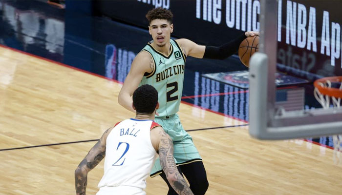 LaMelo Ball frôle le TD et domine complètement son frère ! NBA