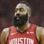 NBA – James Harden brise le silence et s’adresse aux Rockets