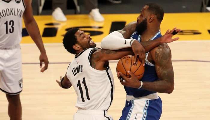 Kyrie Irving et LeBron James se sont accrochés lors du match Nets - Lakers en NBA