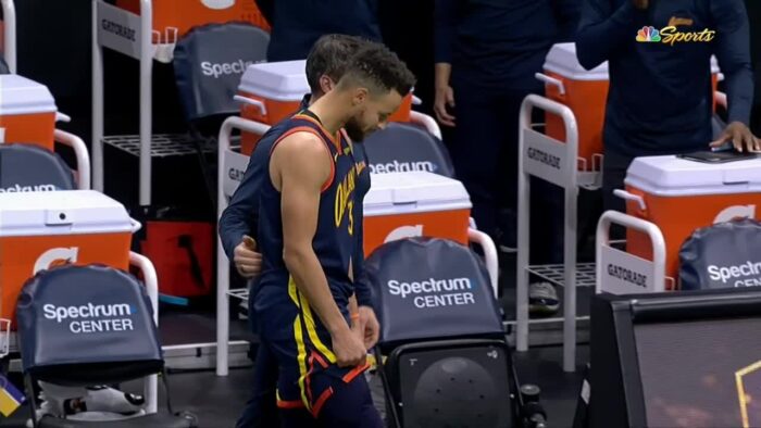 Steph Curry quitte le parquet