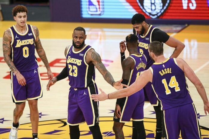 Kyle Kuzma, LeBron James, Dennis Schroder, Anthony Davis et Marc Gasol