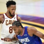 NBA – Le rookie des Cavs partage un SMS empoignant de sa grand-mère après son duel face à Kawhi