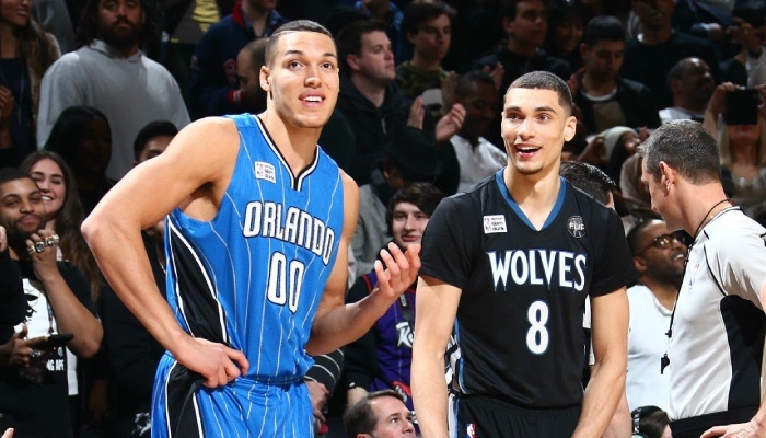 Le joueur du Magic d'Orlando, Aaron Gordon, et l'ancien des Minnesota Timberwolves, Zach LaVine, sourient à l'occasion du Dunk Contest 2016