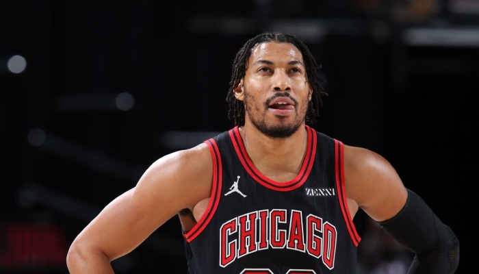 L'ailier NBA des Chicago Bulls, Otto Porter Jr., mains sur les hanches lors d'un match face aux Portland Trail Blazers