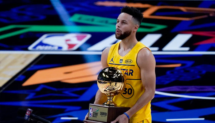 Steph Curry met le feu lors du concours à trois points, les joueurs réagissent ! NBA