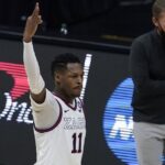 NCAA/NBA – Le Français Joel Ayayi sort le meilleur match de sa carrière lors du Final Four !