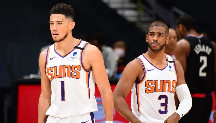 Chris Paul et Devin Booker avec les Suns