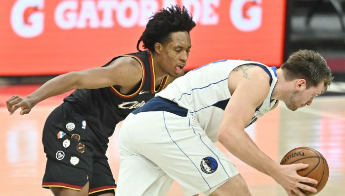 NBA Collin Sexton défend Luka après son geste