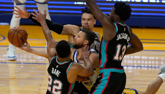Stephen Curry a été éteint par Dillon Brooks lors du play-in entre Warriors et Grizzlies