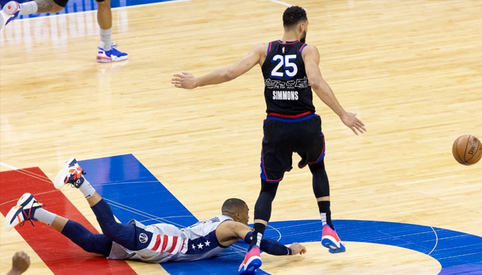 Ben Simmons se moque ouvertement de Russell Westbrook en plein match ! NBA