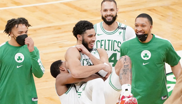 En feu, Jayson Tatum égale l'ultime record de Larry Bird dans un comeback incroyable ! NBA