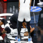 NBA – Sortie sur blessure pour Kyrie Irving, victime d’un très vilain coup !