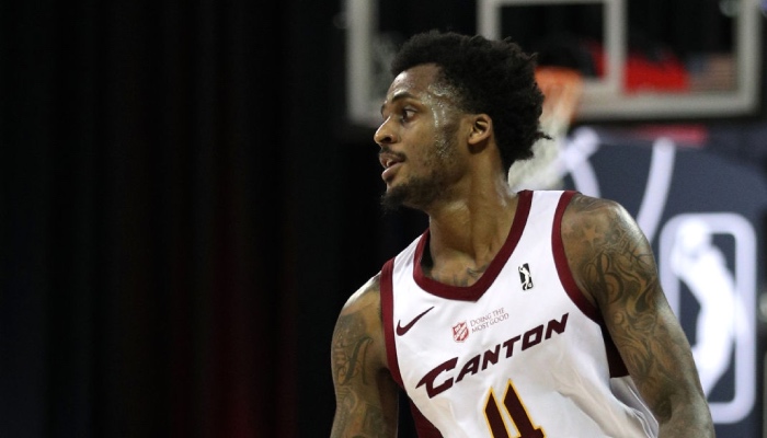 L'arrière de la franchise de G League du Canton Charge, Antonio Blakeney, vient d'être arrêté dans le cadre d'une sordide affaire de braquage dans laquelle il serait fortement impliqué