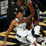 NBA – Catastrophe : Giannis sort sur blessure, les Bucks craignent le pire !