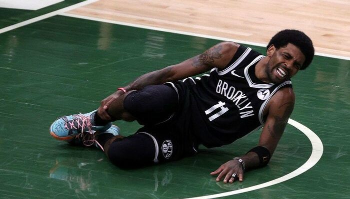 Kyrie Irving blessé face aux Bucks