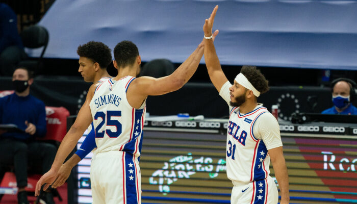 NBA Seth Curry défend Ben Simmons