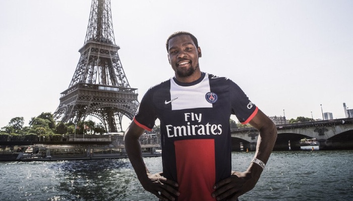 Kevin Durant en France avec le maillot du PSG