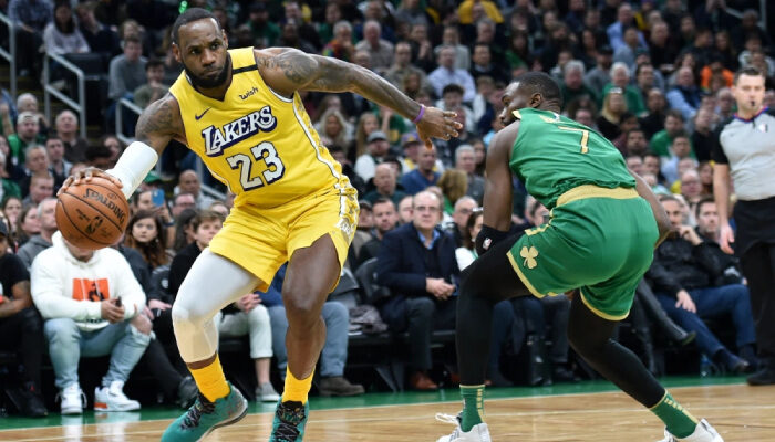 NBA Lakers et Celtics sur Reggie Bullock