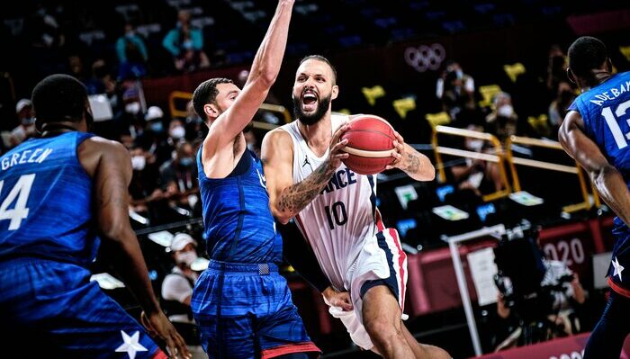 Evan Fournier se joue de Team USA