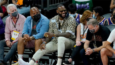 NBA – LeBron débarque au Game 5… avec un objet interdit !