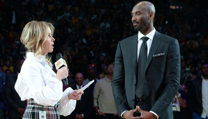 Jeanie Buss et Kobe Bryant au Staples Center