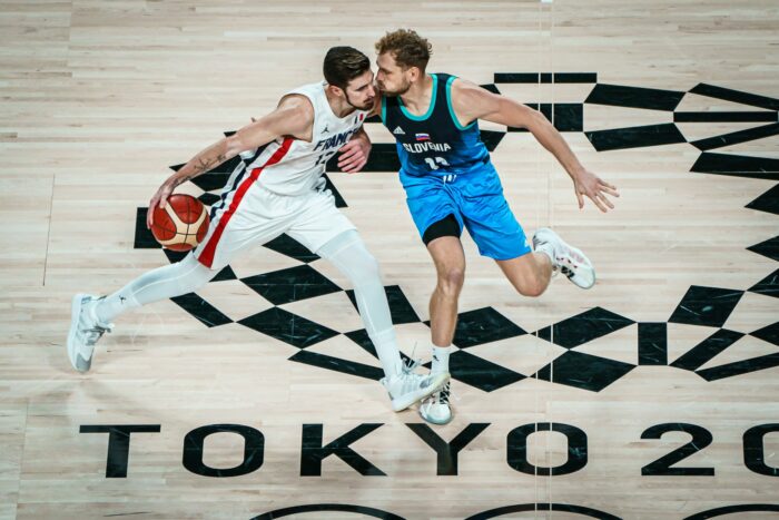 Nando De Colo face à la Slovénie