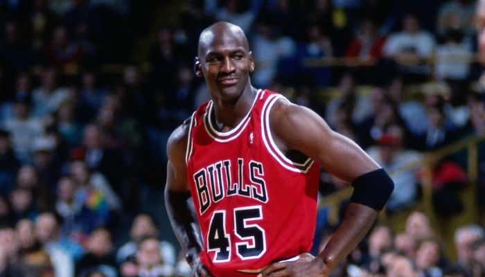 La légende NBA des Chicago Bulls, Michael Jordan, ici avec son numéro 45 étrenné durant la saison 1994-95, a vu son retour dans la ligue être comparé à celui effectué par une star du football