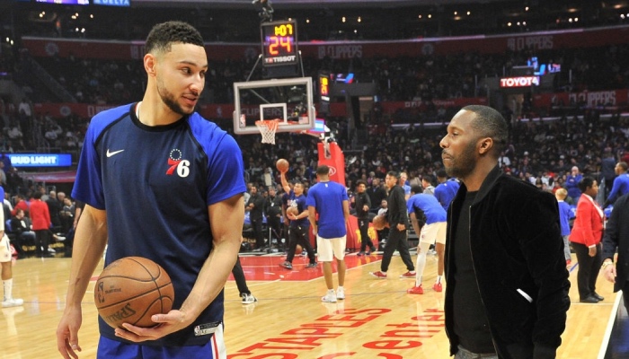 La star NBA des Philadelphia 76ers, Ben Simmons, en discussion avec son agent, Rich Paul