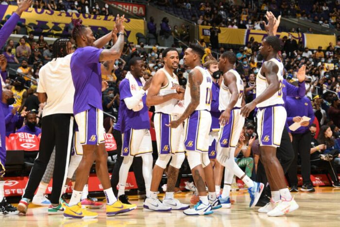 Les Lakers en pré-saison face aux Nets