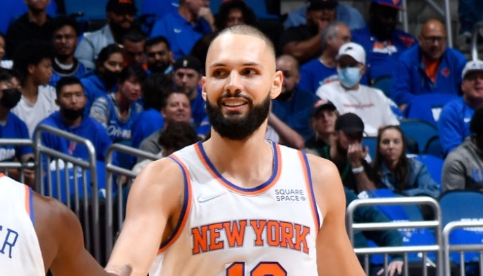 L'arrière français Evan Fournier, qui évolue dans la franchise NBA des New York Knicks, a fait l'objet d'une publicité géniale dans la Big Apple
