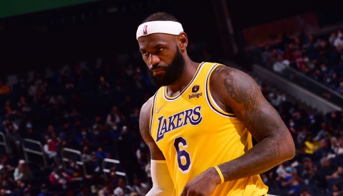 La superstar NBA des Los Angeles Lakers, LeBron James, a vu l'une des grosses rumeurs le concernant être démentie au sujet de sa transformation physique !