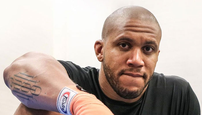 Cyril Gane de l'UFC rencontre une star de Youtube