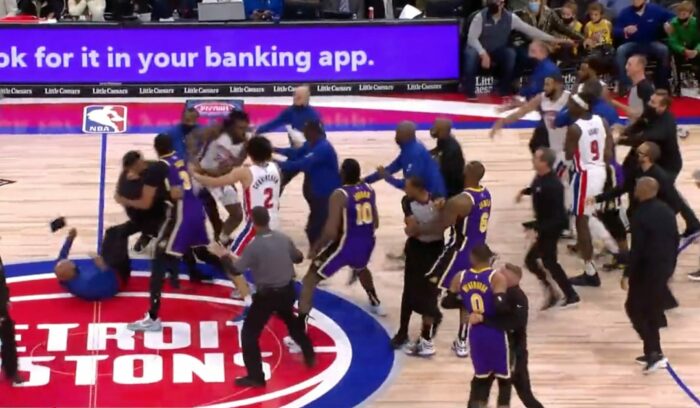 Enorme bagarre entre Lakers et Pistons !