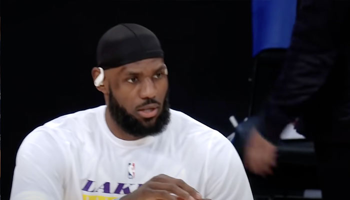 LeBron James lors d'un avant-match pour les Lakers NBA