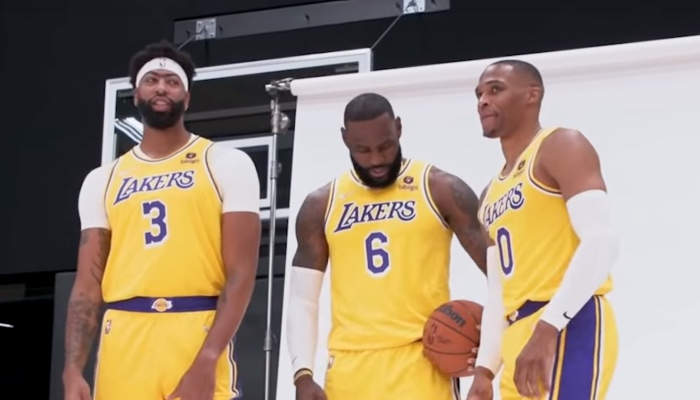 Les superstars NBA des Los Angeles Lakers, Anthony Davis, LeBron James et Russell Westbrook, vivent un début de saison très délicat avec leur équipe, illustré par une statistique assassine