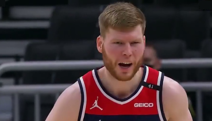 Le shooteur letton NBA des Washington Wizards, Davis Bertans