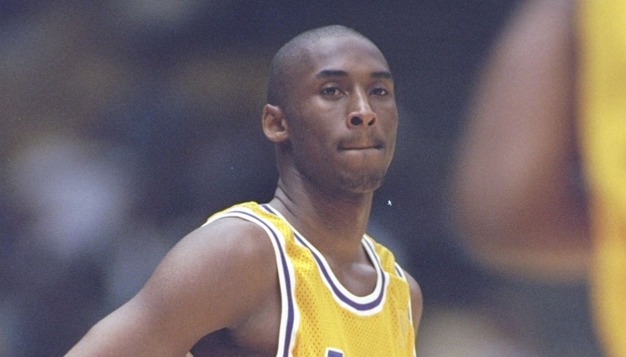 La légende NBA des Los Angeles Lakers, Kobe Bryant, lors de son premier match cauchemardesque dans la ligue, face aux Minnesota Timberwolves