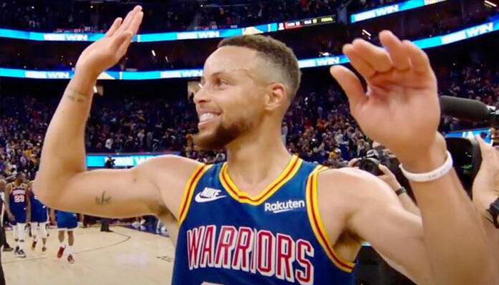 Steph Curry célèbre la victoire NBA