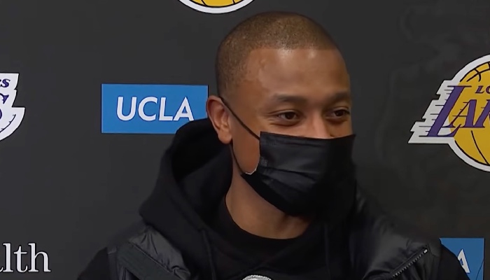 Isaiah Thomas avec le sourire masqué en conférence de presse