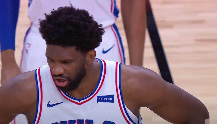 NBA Joel Embiid en feu face aux Hornets