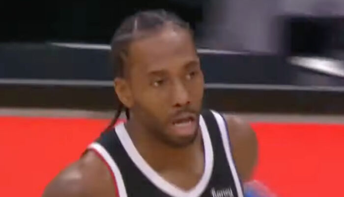 NBA Kawhi Leonard en tenue avec les Clippers