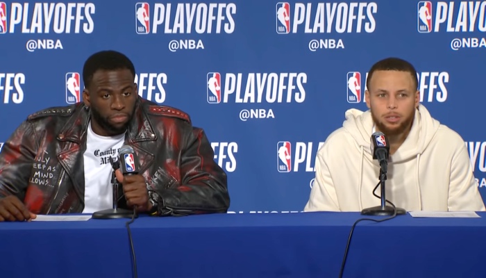 Les superstars NBA des Golden State Warriors, Draymond Green et Stephen Curry, en conférence de presse durant les playoffs 2018
