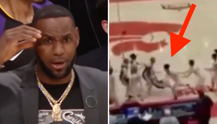 La superstar NBA des Los Angeles Lakers, LeBron James, choquée devant la scène montrant un lycéen envoyant un adversaire au sol via deux violents coups de poing lors d'un match de high school