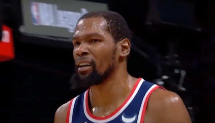 La superstar NBA des Brooklyn Nets, Kevin Durant, a démonté un jeune joueur pour son move qui fait polémique sur la toile américaine